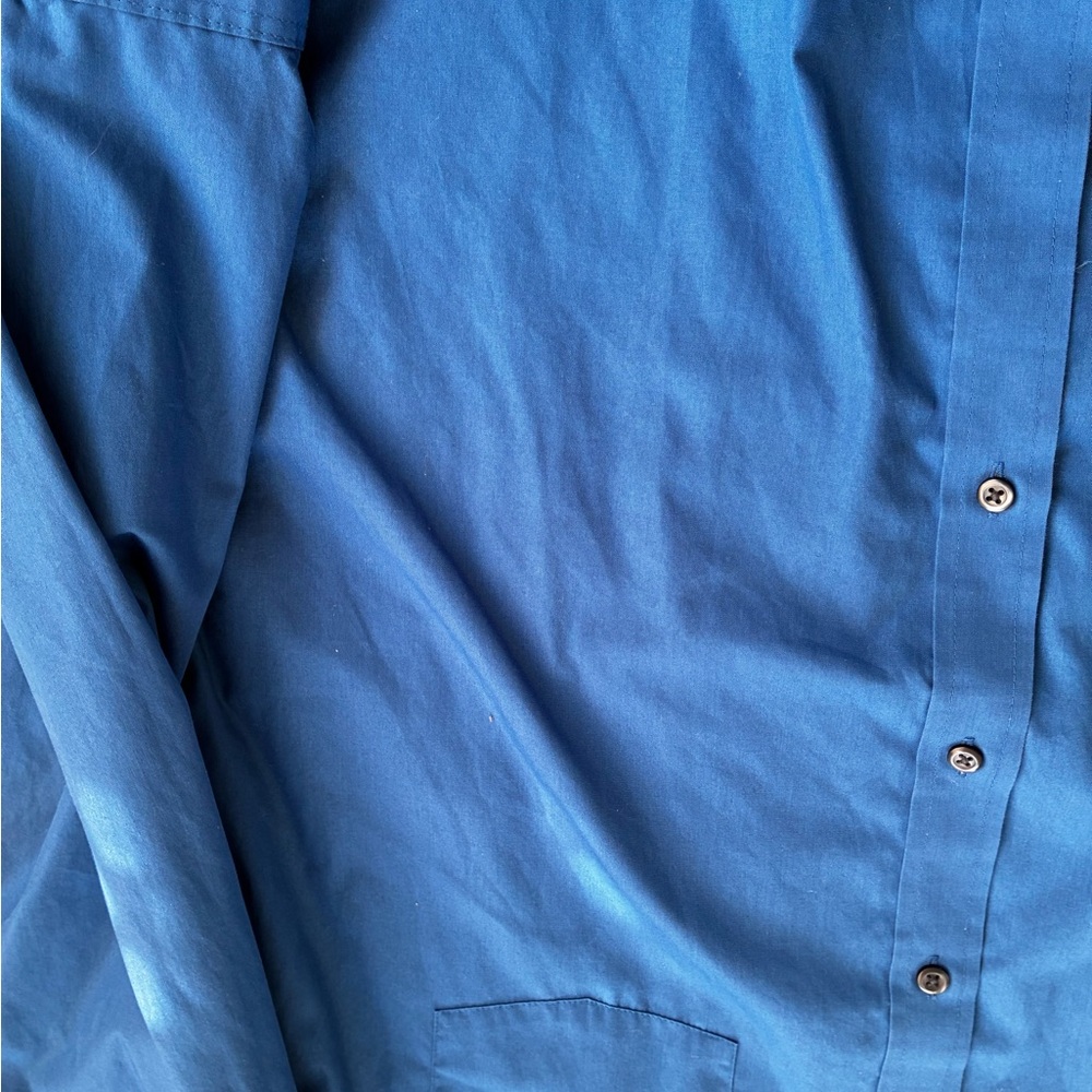 Arrow Men's Solid Blue Button-Down Shirt